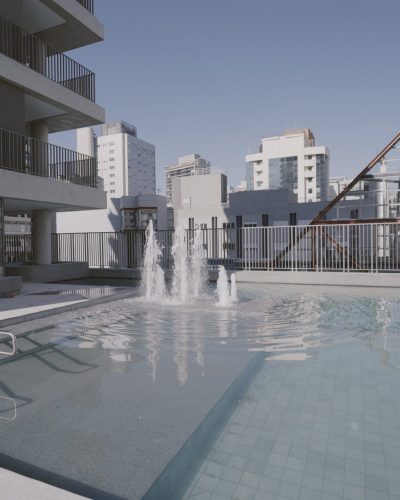 UAPÉ - Área da piscina no 6º pavimento concluída