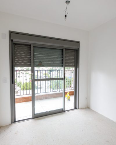 Arremates de caixilho - Foto tirada em Out.2024