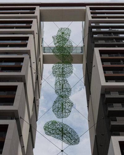 Escultura irmãos Campana vão central das torres