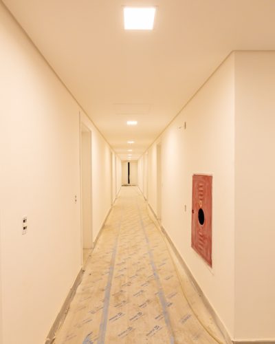 Hall das unidades com pintura - Foto tirada em Mar.2025