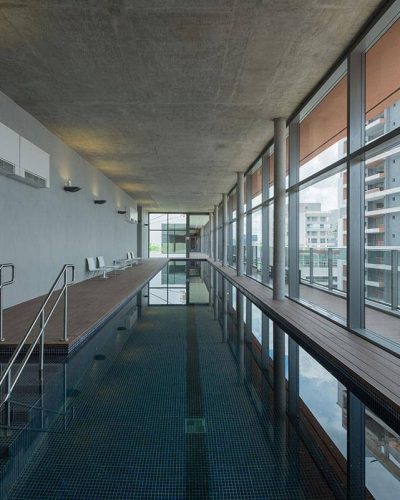 Piscina coberta climatizada com raia de 25m