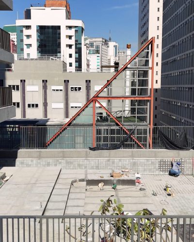 UAPÉ - Execução de rejunte em piscina no 6º pavimento