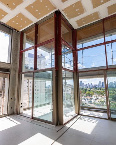 Unidade residencial com caixilhos de aluminio - Foto tirada em Dez-2024